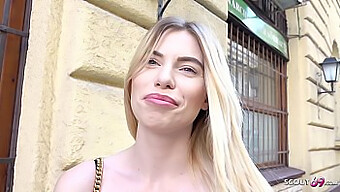 A Primeira Experiência Anal Da Adolescente Melina Com Um Cara Da Faculdade